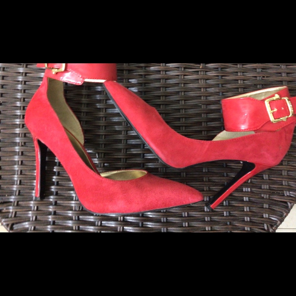 Guess High Heel Pumps
